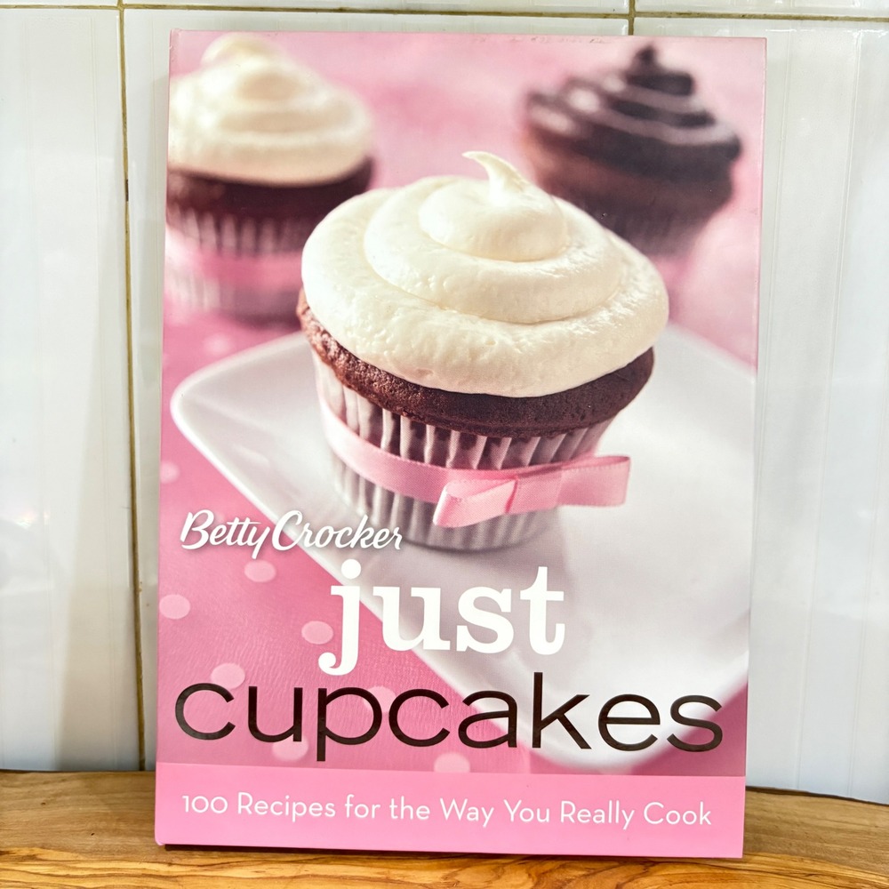 Betty Crocker Just Cupcakes 100 Recipes Cookbook Spiral Bound 2008 Wiley Pink